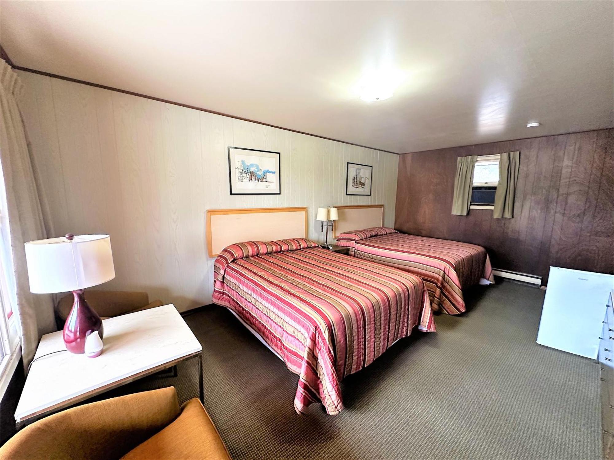 Red Top Motor Inn Iron Bridge Екстер'єр фото