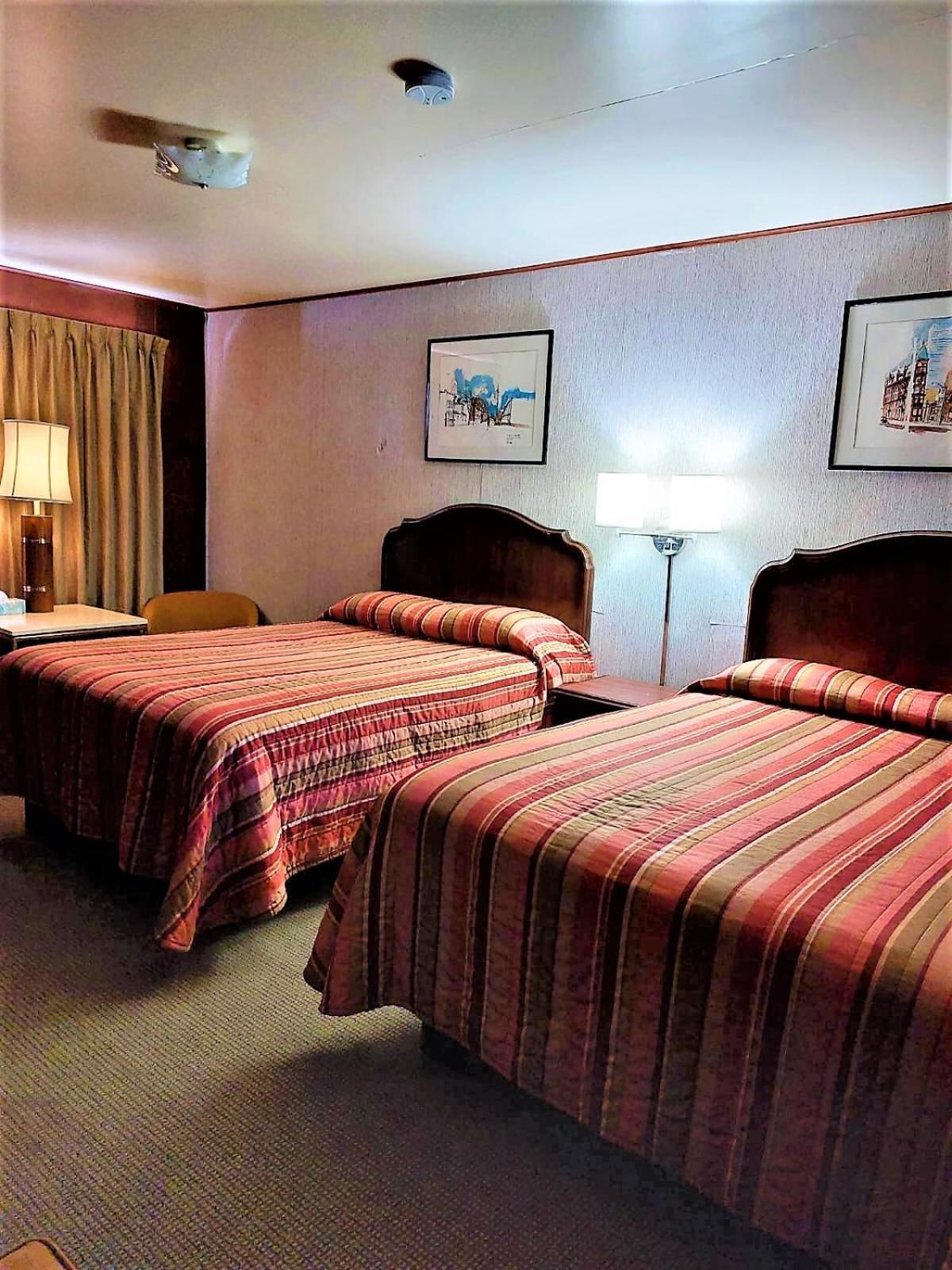 Red Top Motor Inn Iron Bridge Екстер'єр фото