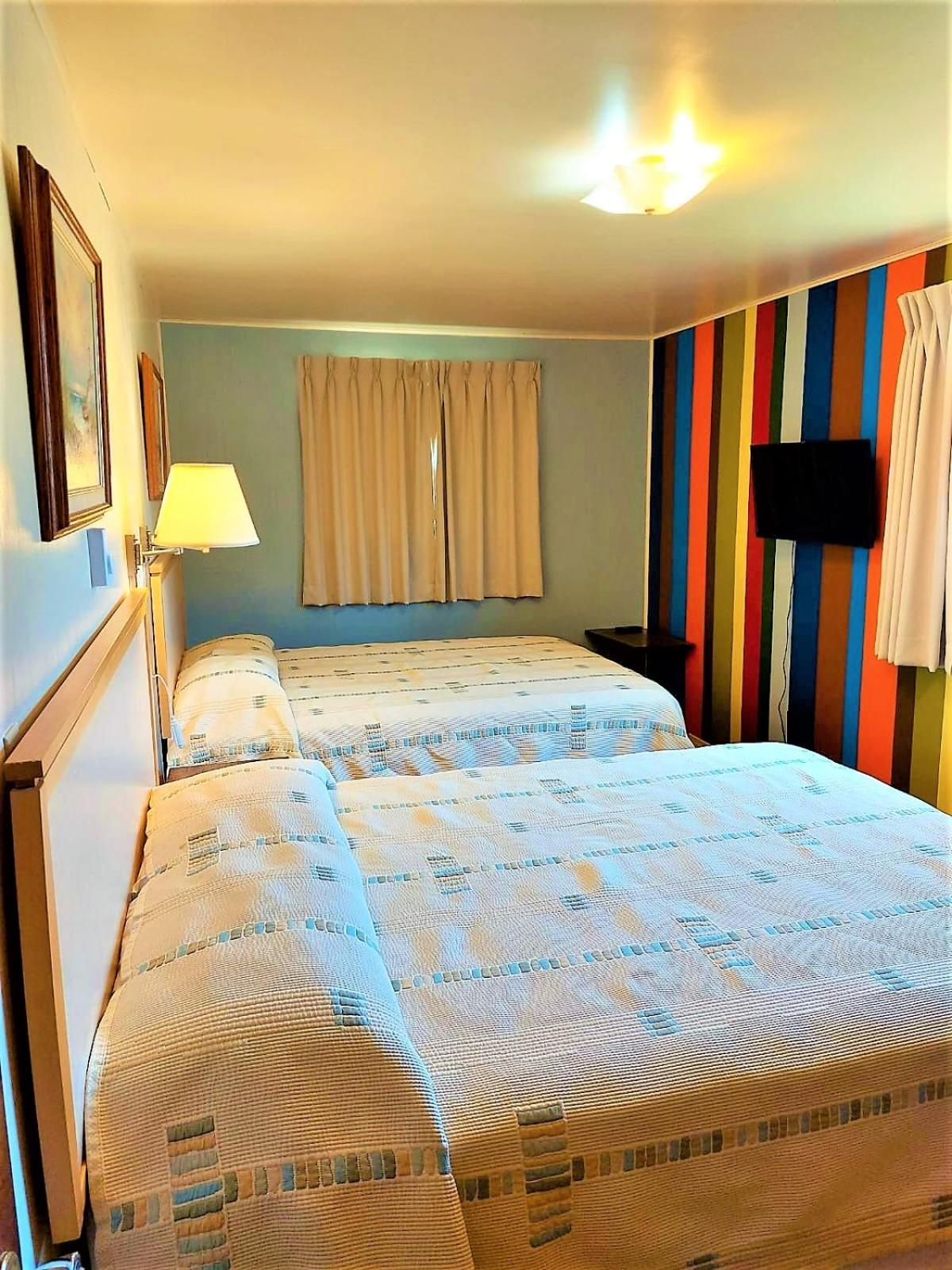 Red Top Motor Inn Iron Bridge Екстер'єр фото