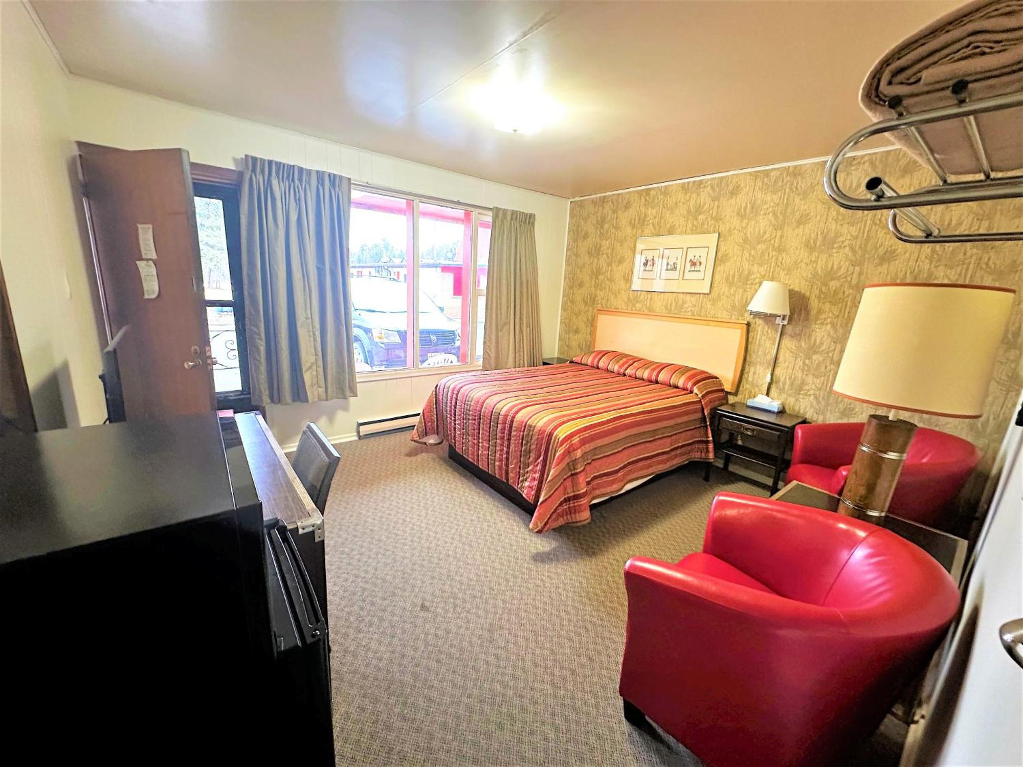 Red Top Motor Inn Iron Bridge Екстер'єр фото