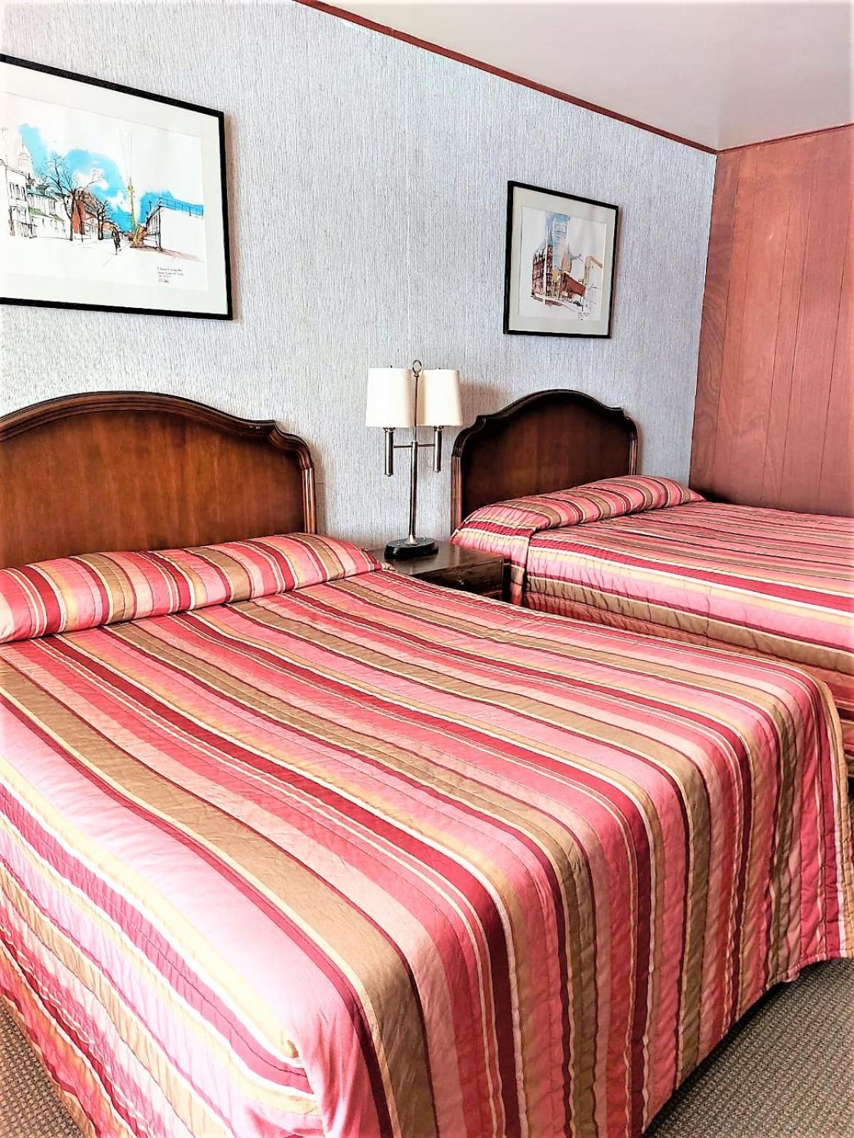 Red Top Motor Inn Iron Bridge Екстер'єр фото