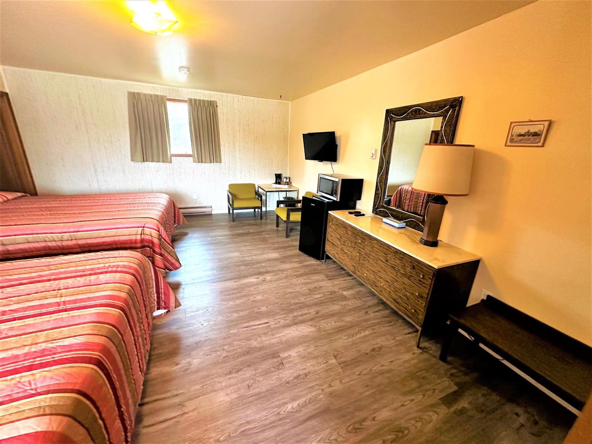 Red Top Motor Inn Iron Bridge Екстер'єр фото